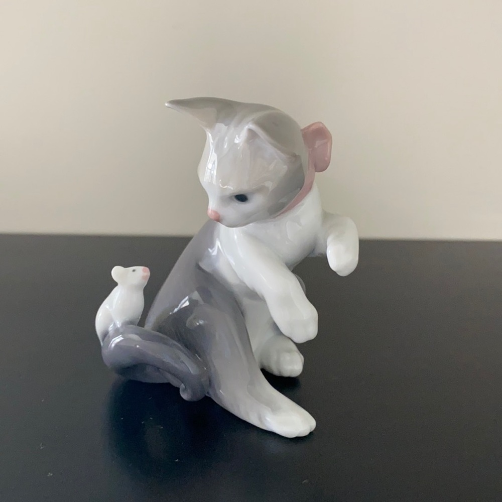 Lladro #5236 “Cat and Mouse”